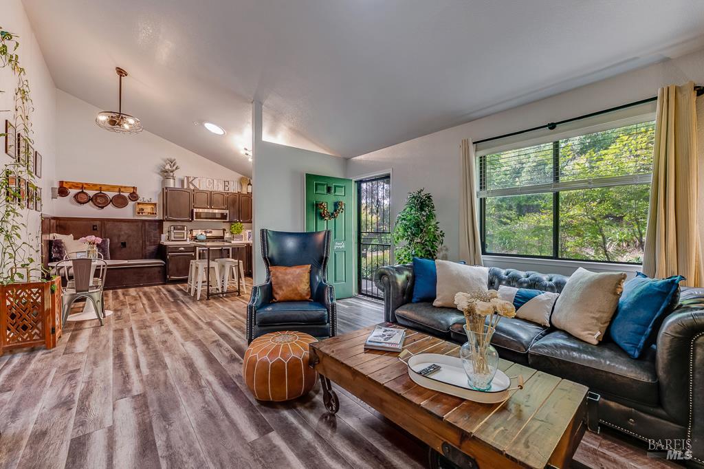 29 Pine Tree Cir
