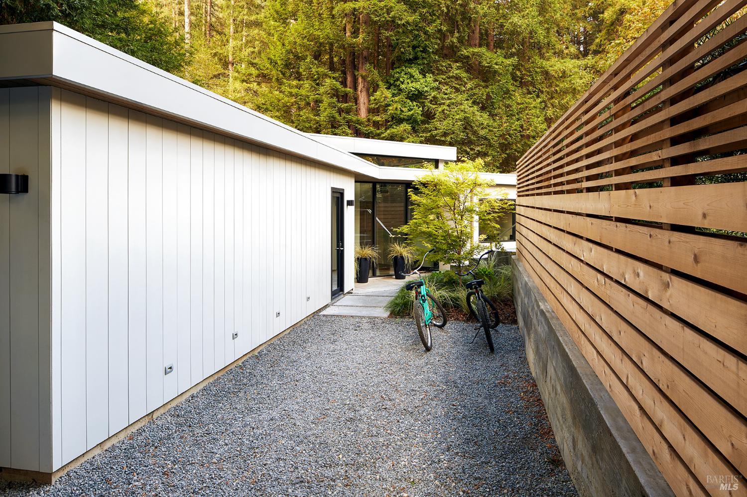 297 Throckmorton Ave