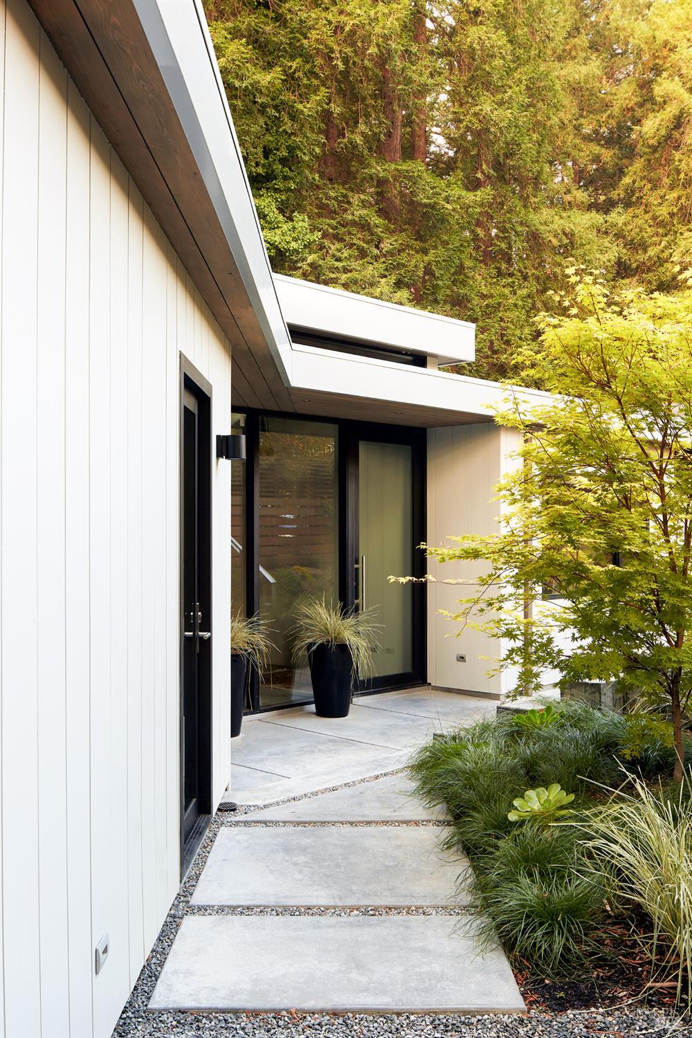 297 Throckmorton Ave