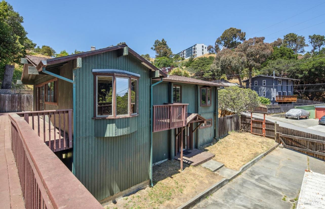 31 Buckelew St