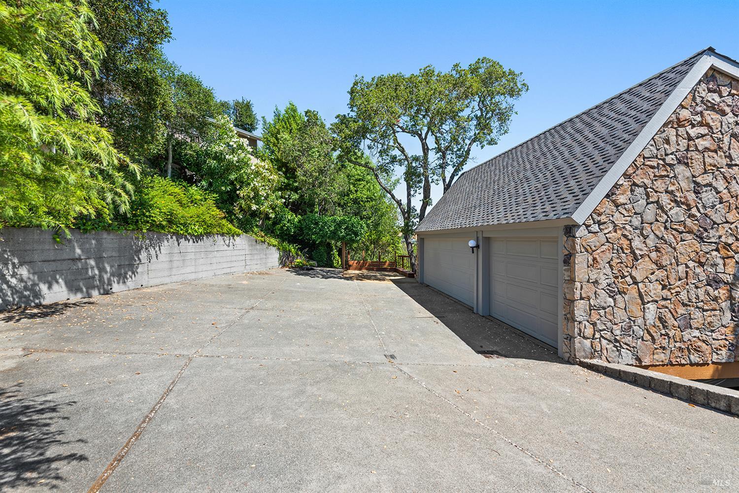 42 Eagle Dr