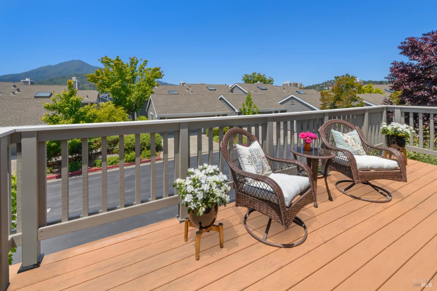 1 Drakes View Cir