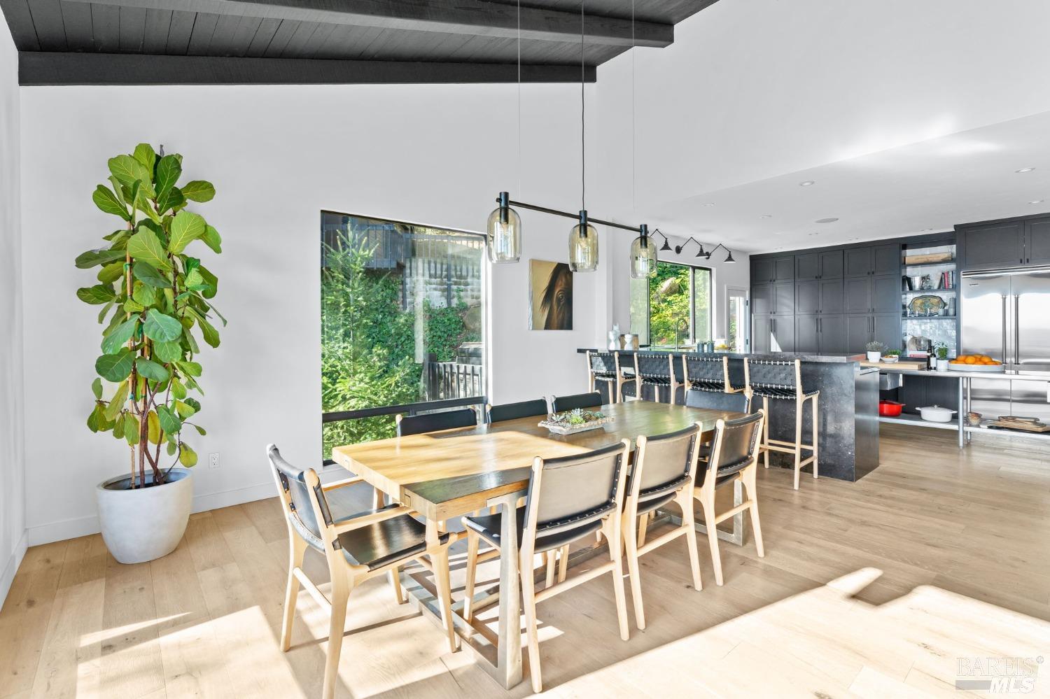 1325 Crestmont Dr