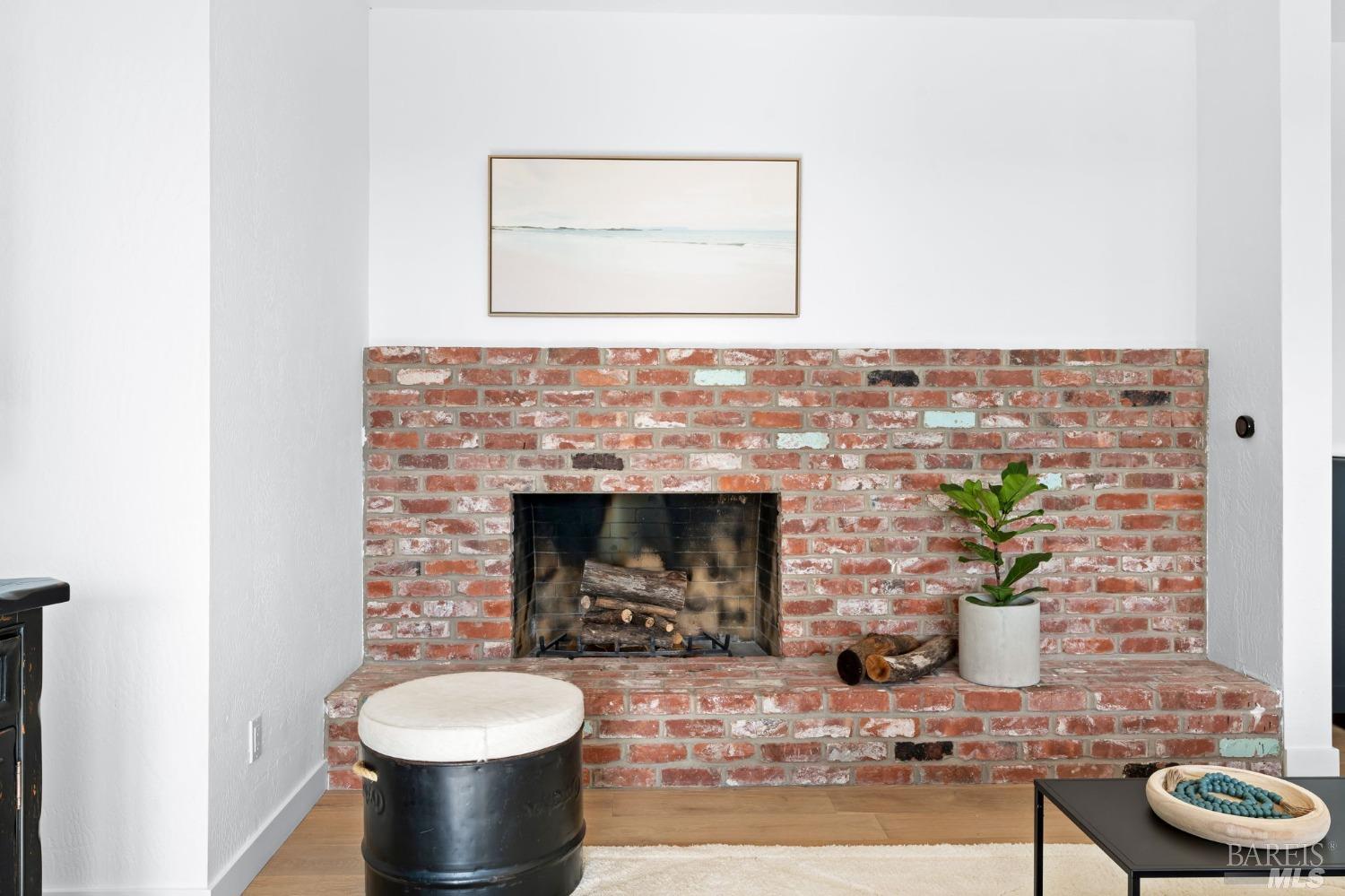 1325 Crestmont Dr