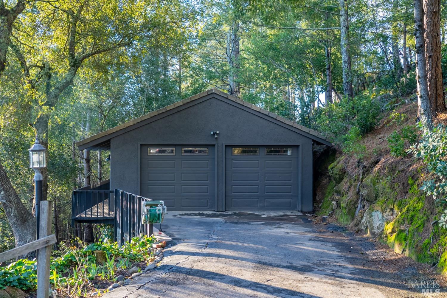 1325 Crestmont Dr