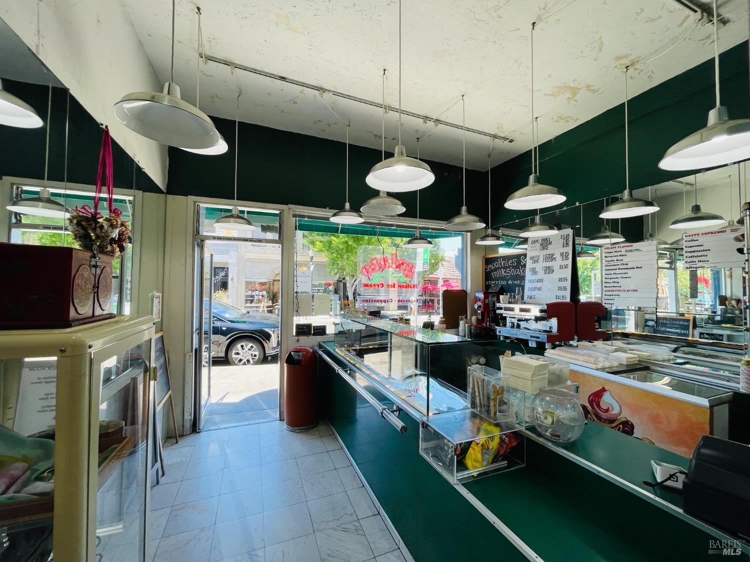 572 San Anselmo Ave