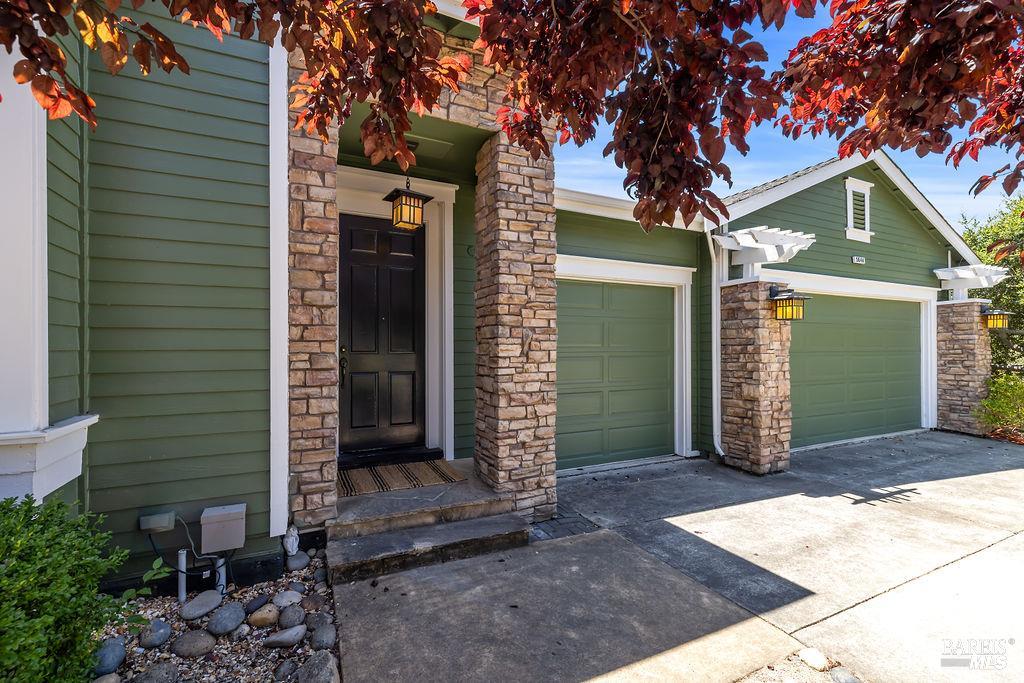 5644 Eastlake Dr
