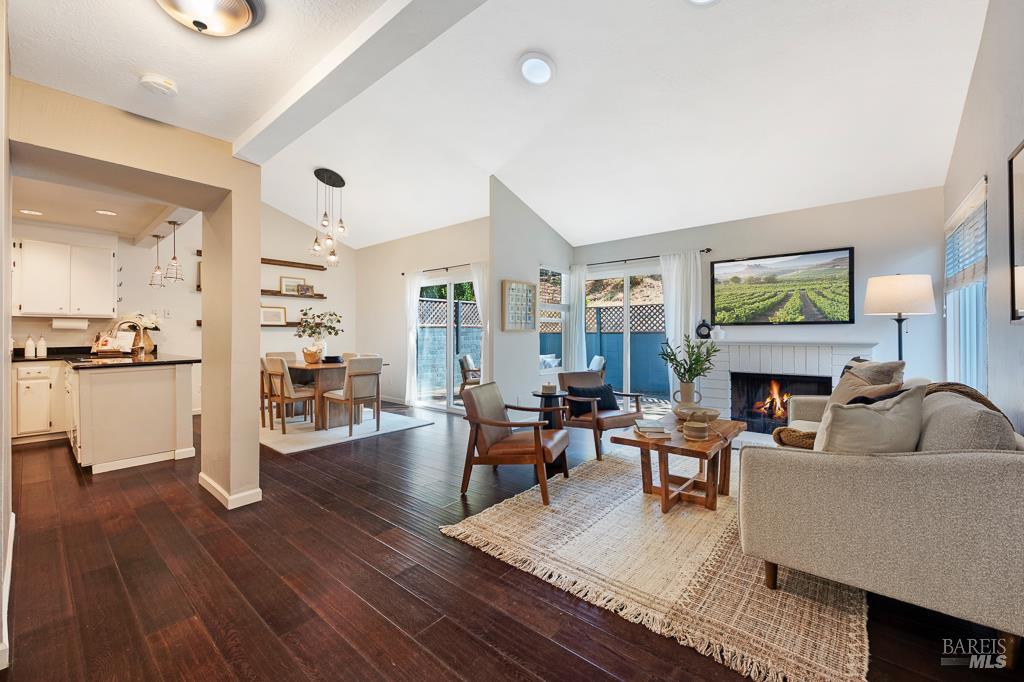 3111 Luna Ct