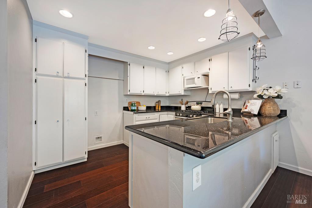 3111 Luna Ct