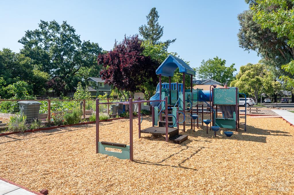 3111 Luna Ct