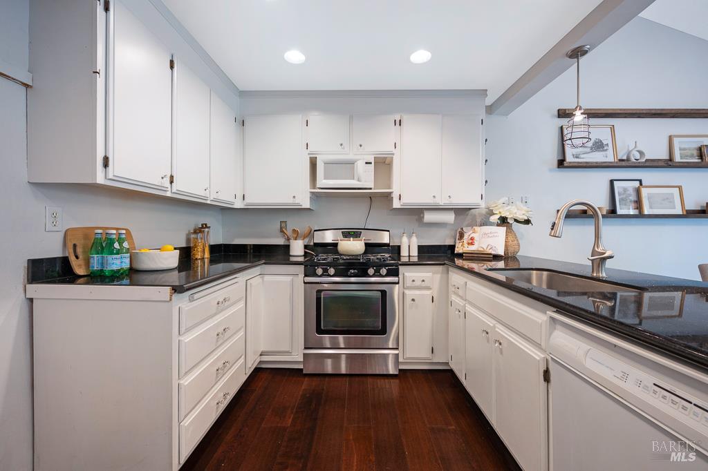 3111 Luna Ct