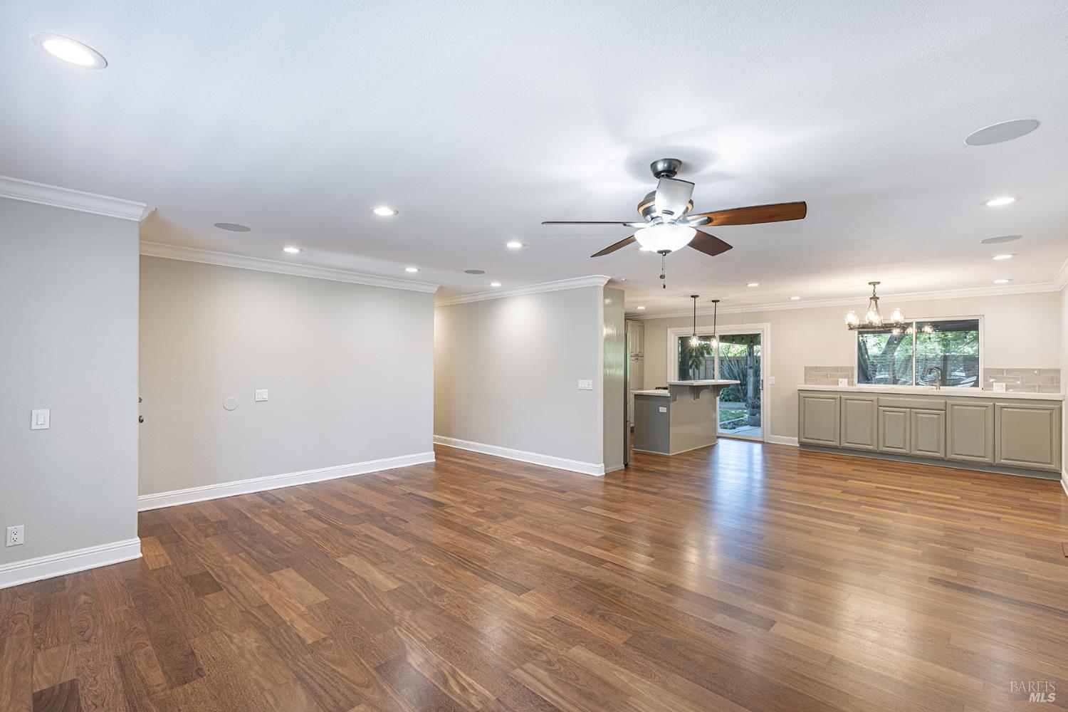 2470 Darla Dr