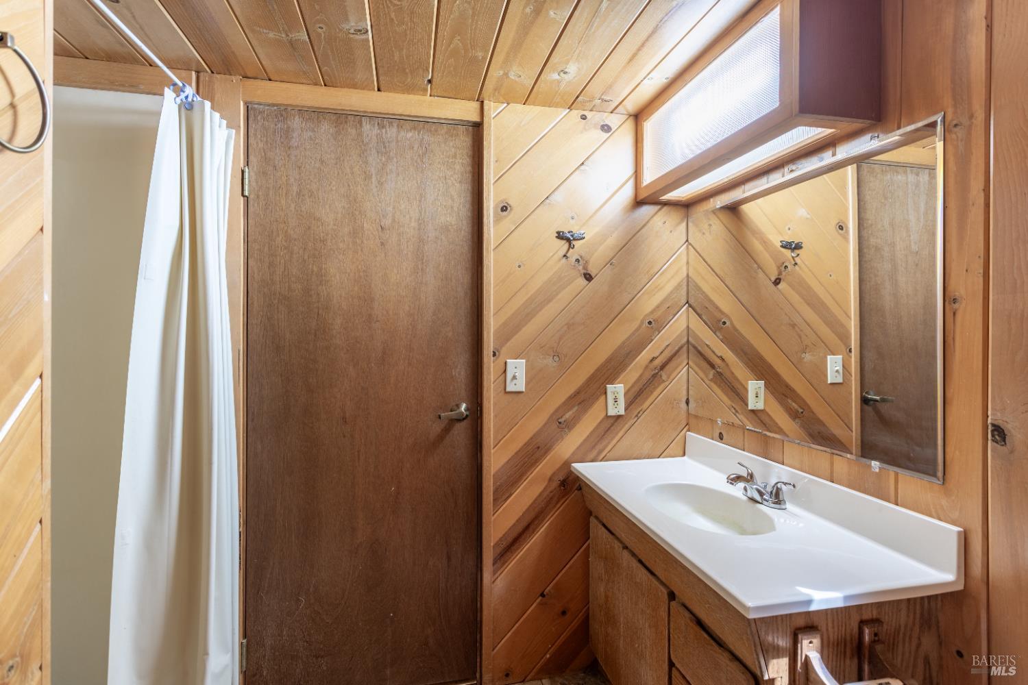 7722 Hidden Creek Ln