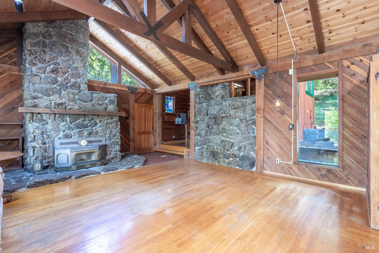 7722 Hidden Creek Ln