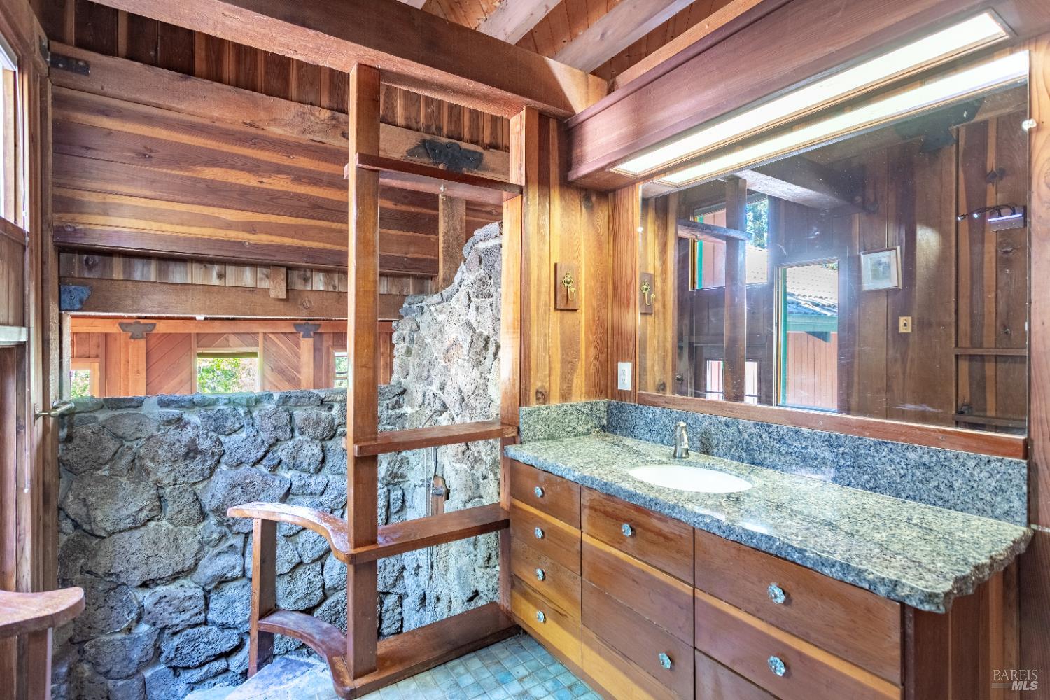 7722 Hidden Creek Ln