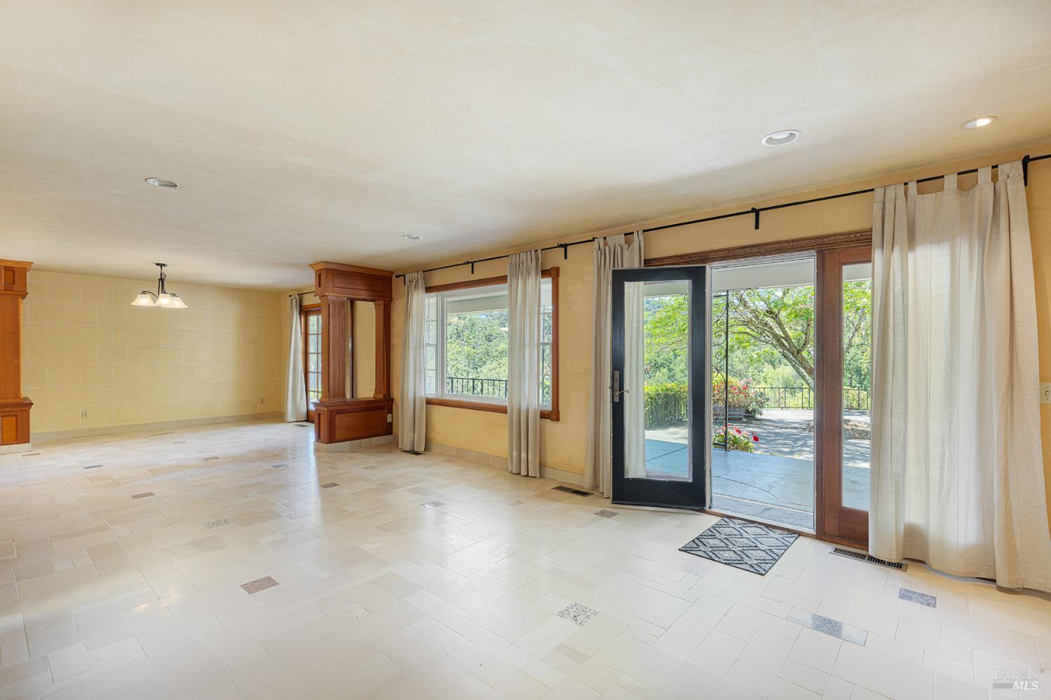 250 Theresa Dr