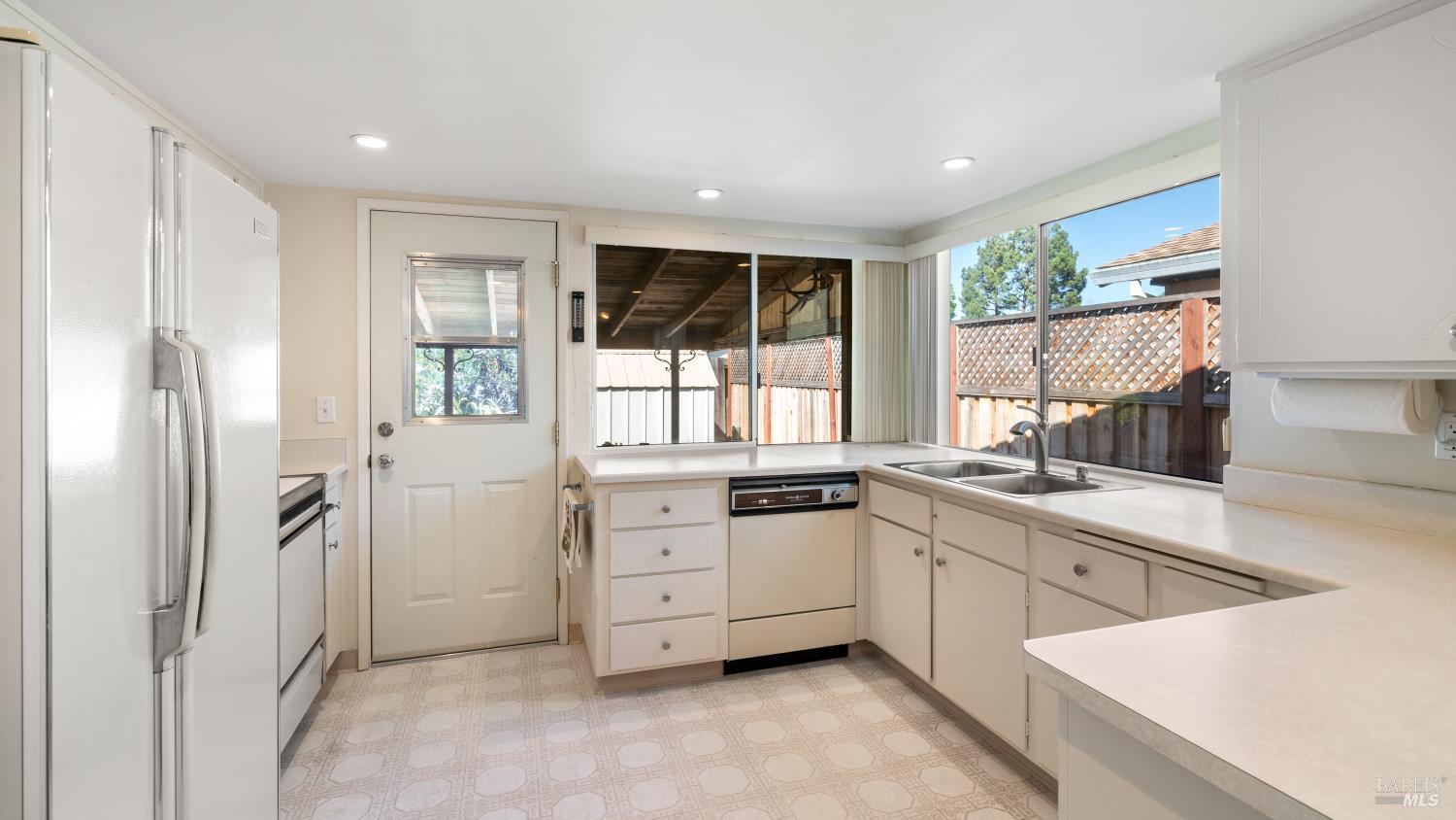 84 Eastside Cir