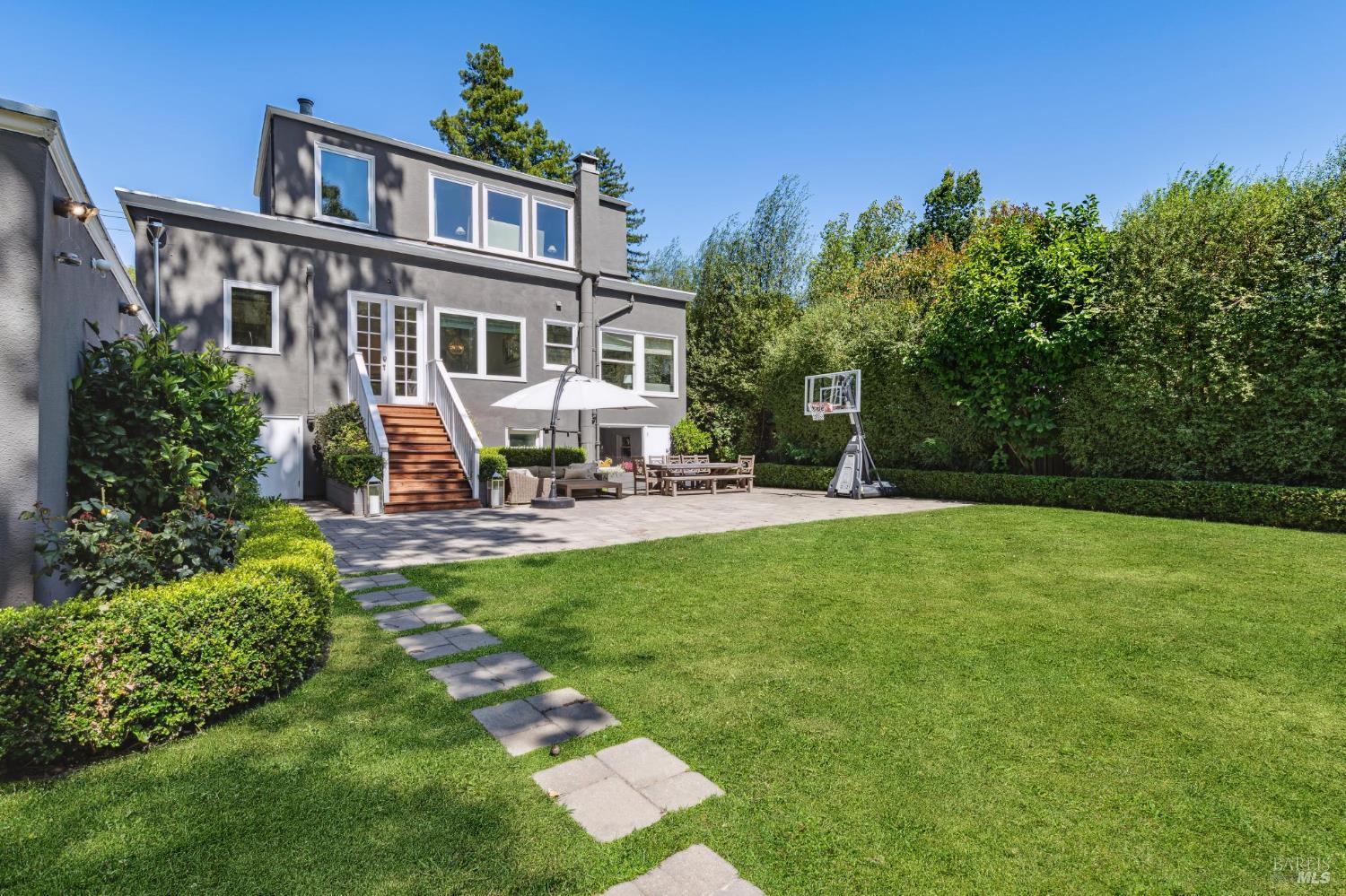 57 Sir Francis Drake Blvd