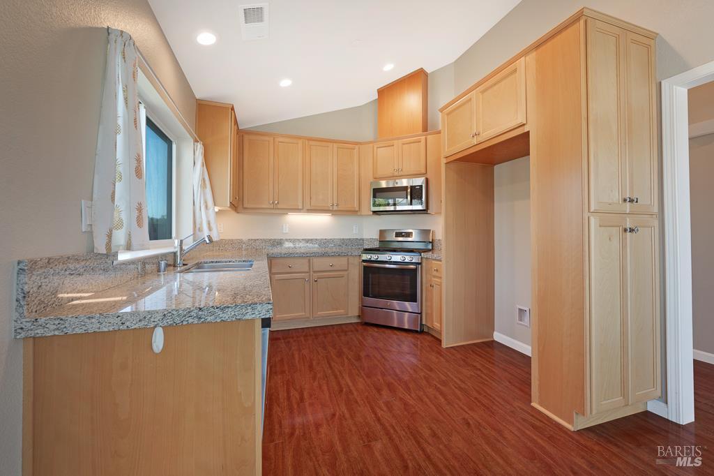 1960 Dogwood Dr