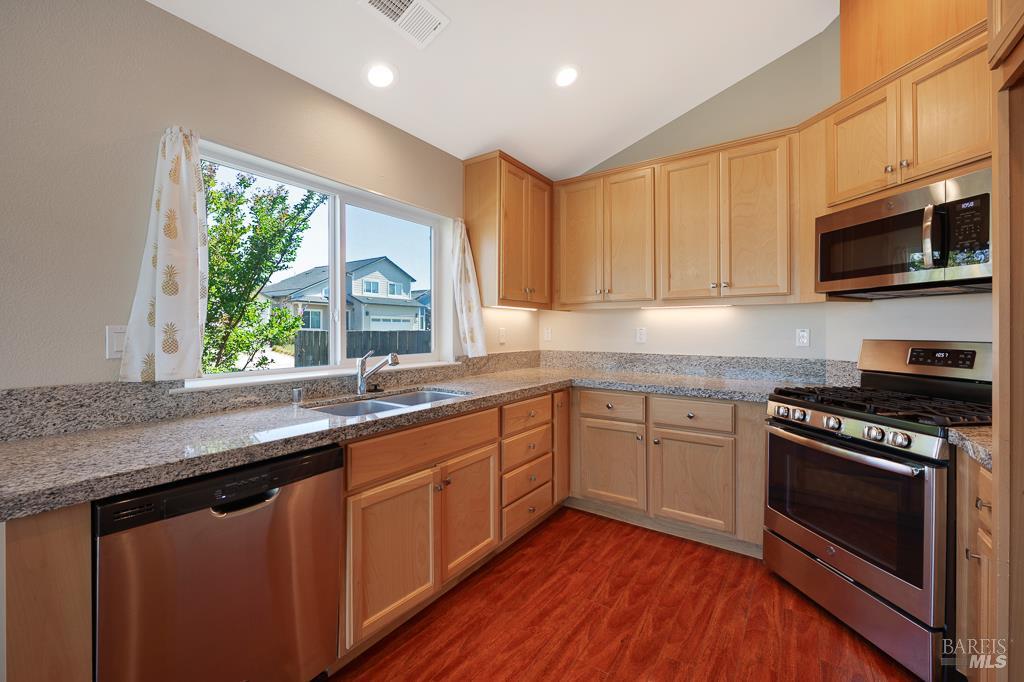 1960 Dogwood Dr