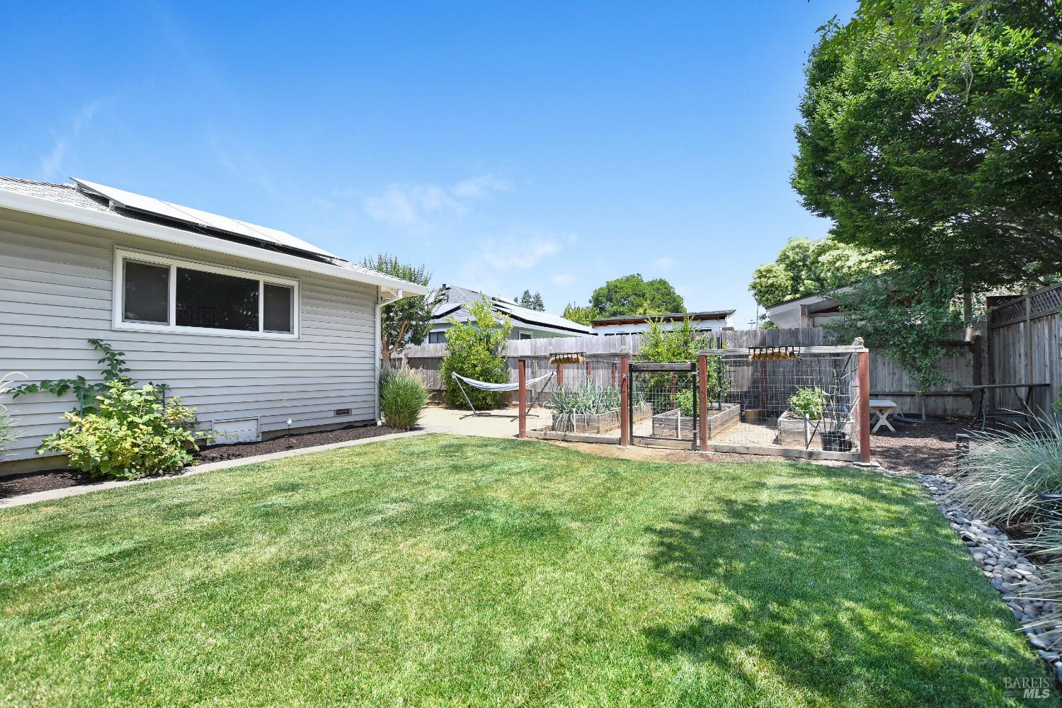 3136 Claremont Dr