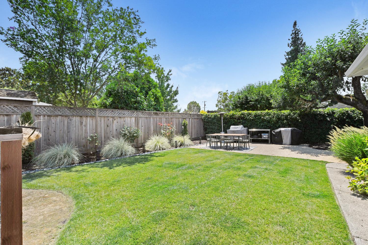 3136 Claremont Dr