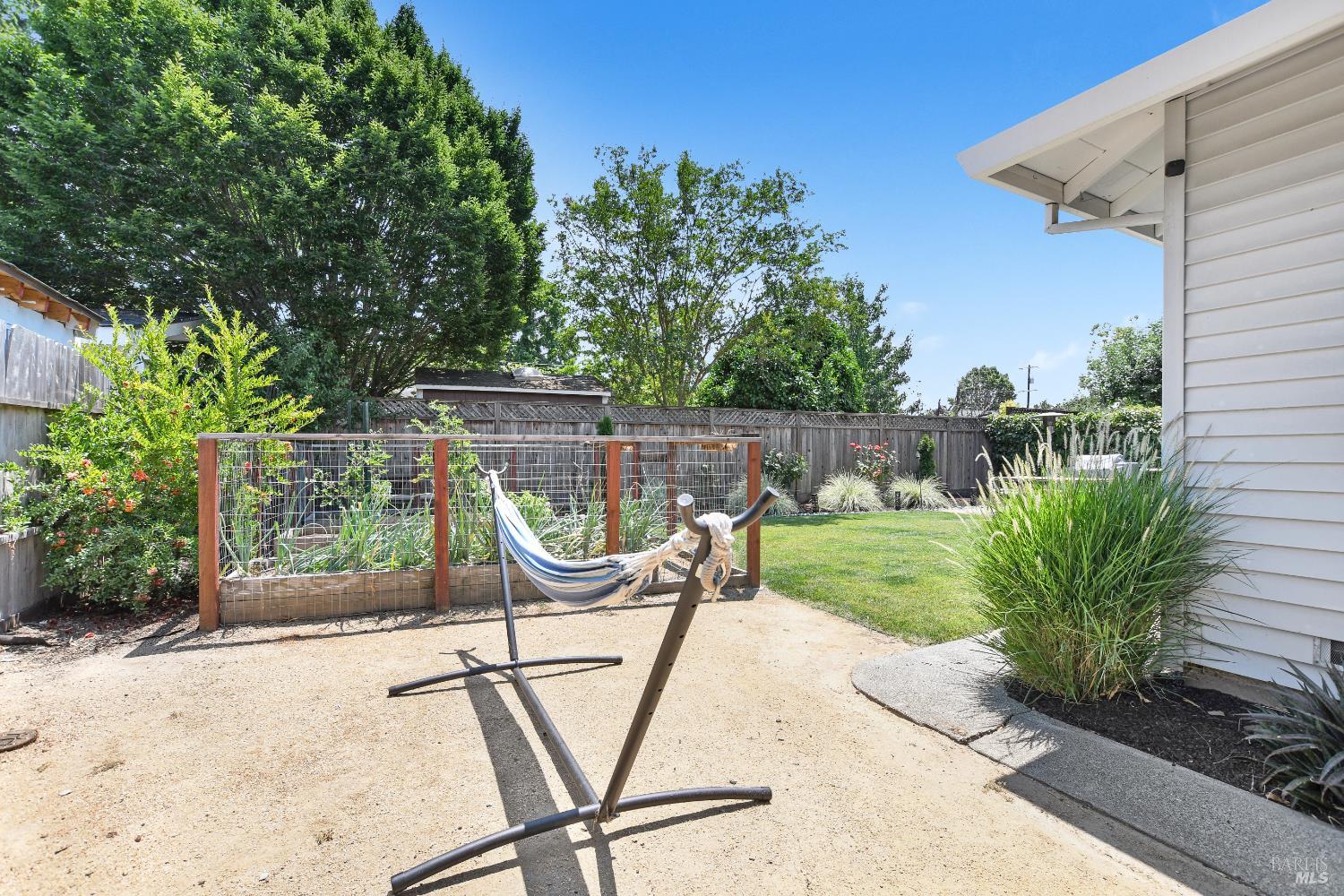 3136 Claremont Dr