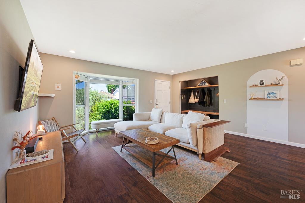 1668 Baywood Dr