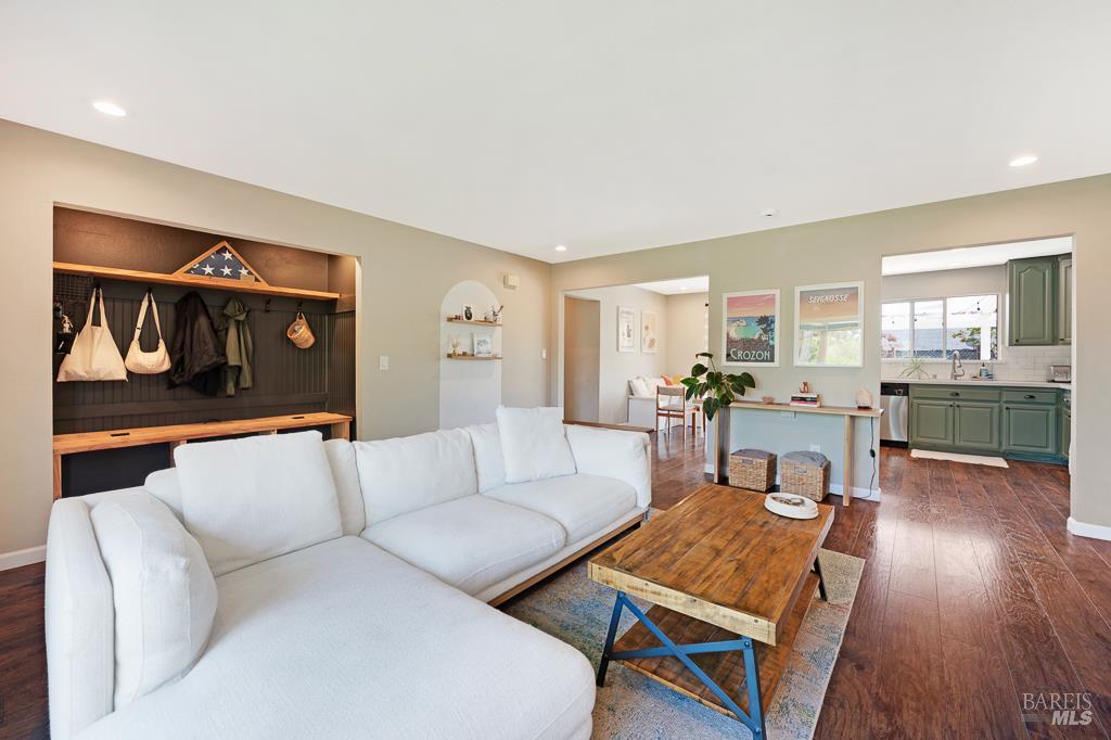 1668 Baywood Dr