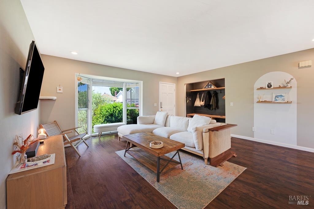 1668 Baywood Dr