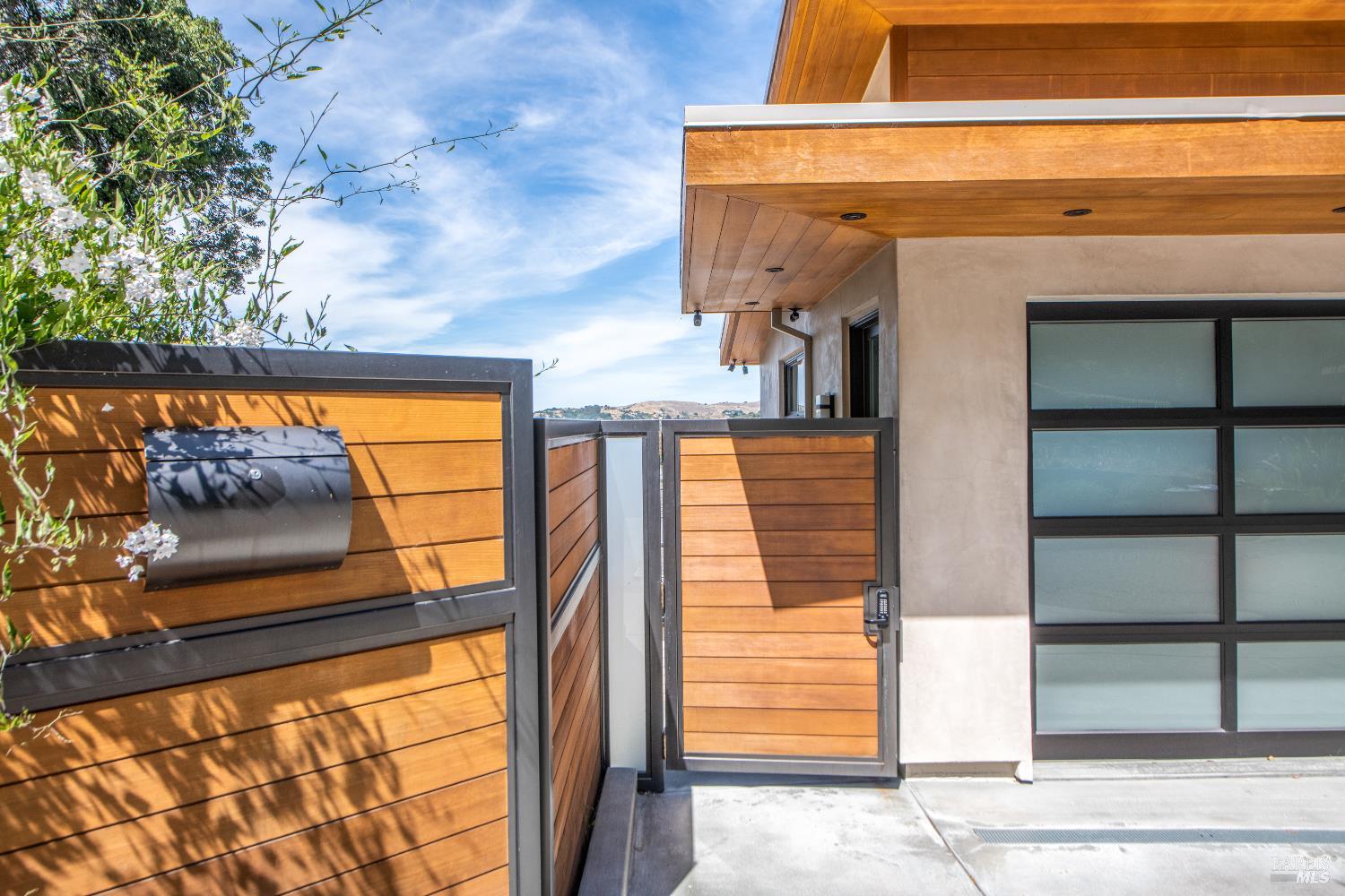 213 California Ave