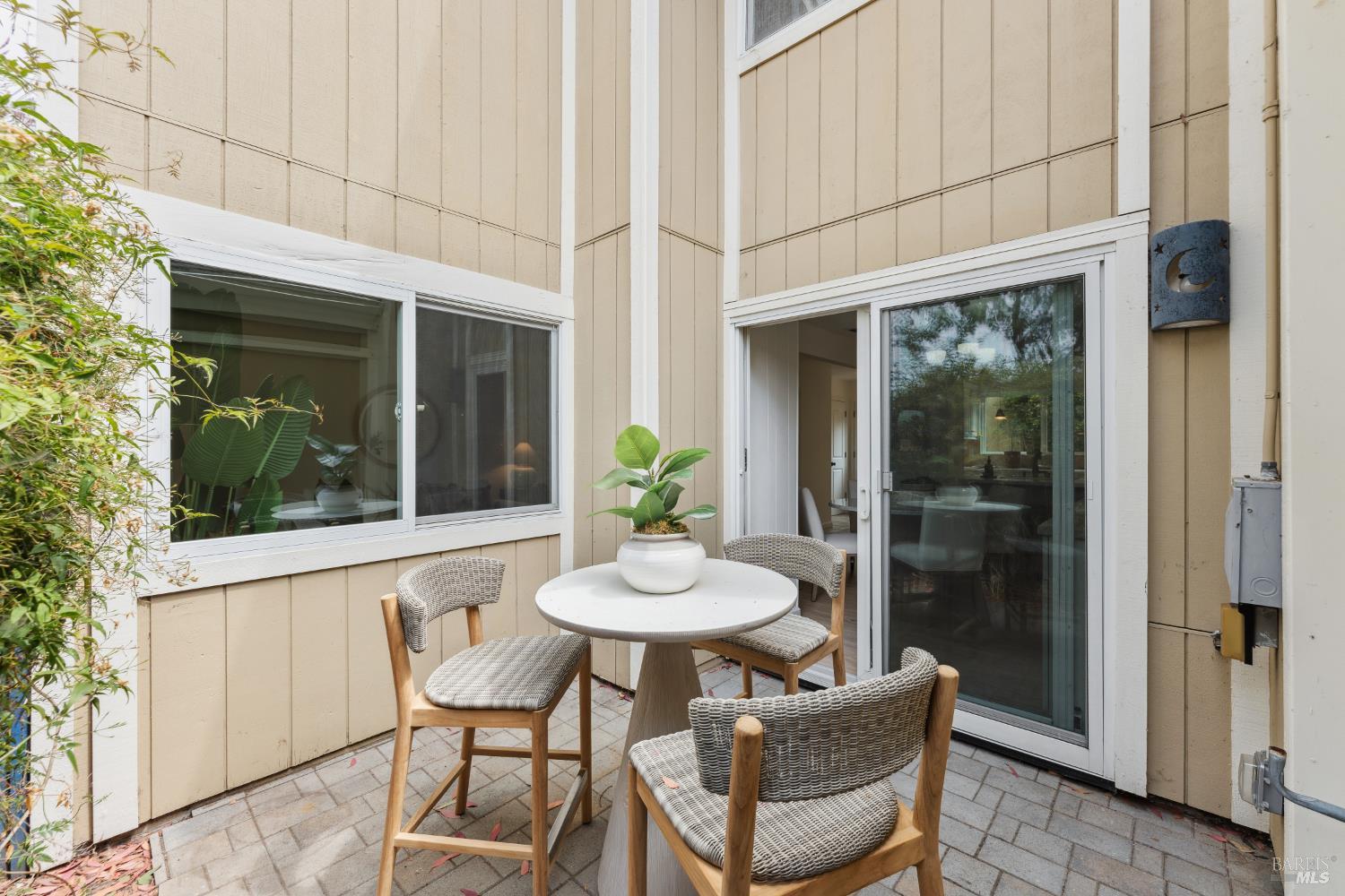 6 Coleridge Dr