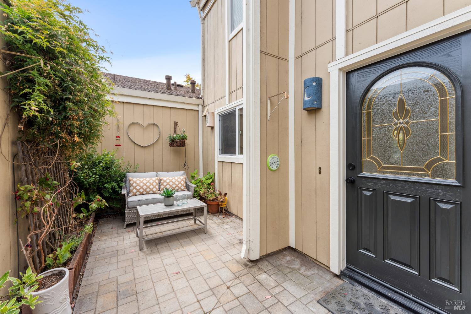 6 Coleridge Dr