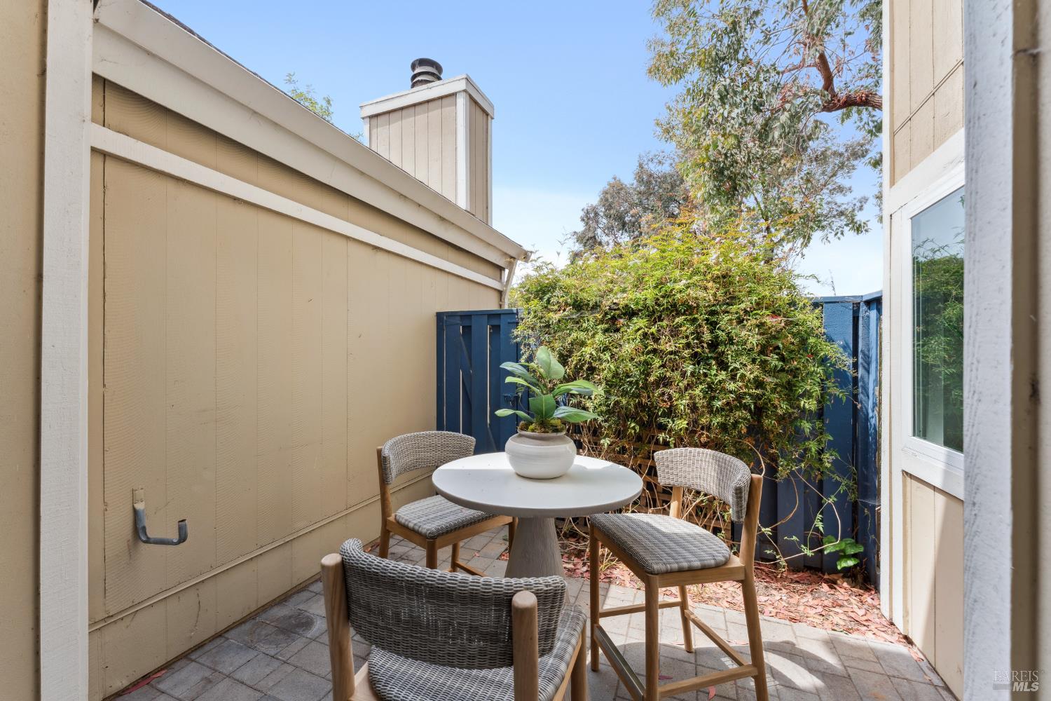 6 Coleridge Dr