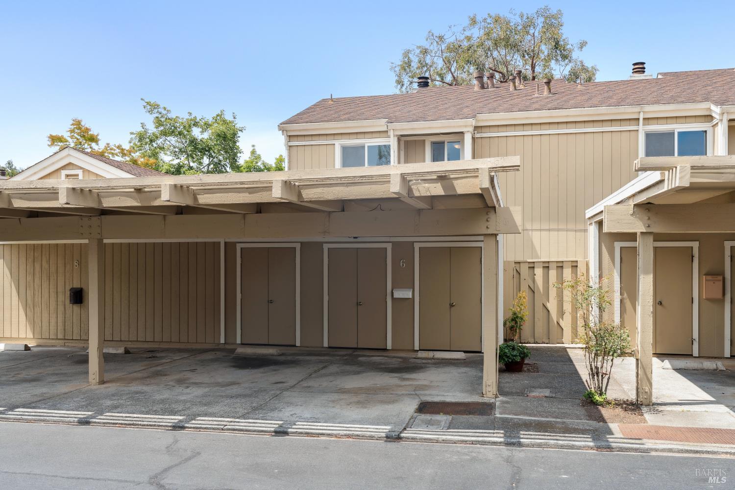 6 Coleridge Dr
