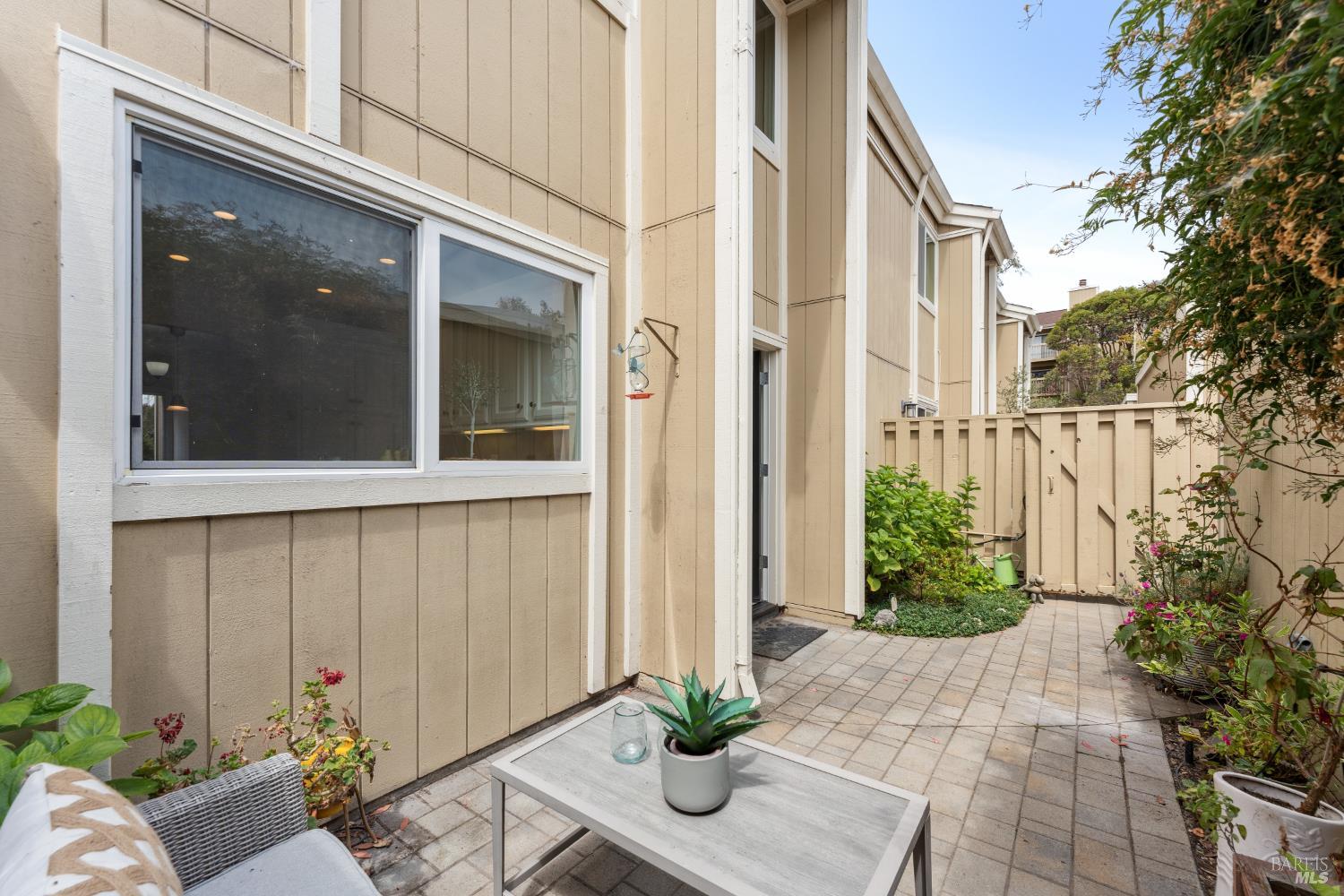 6 Coleridge Dr