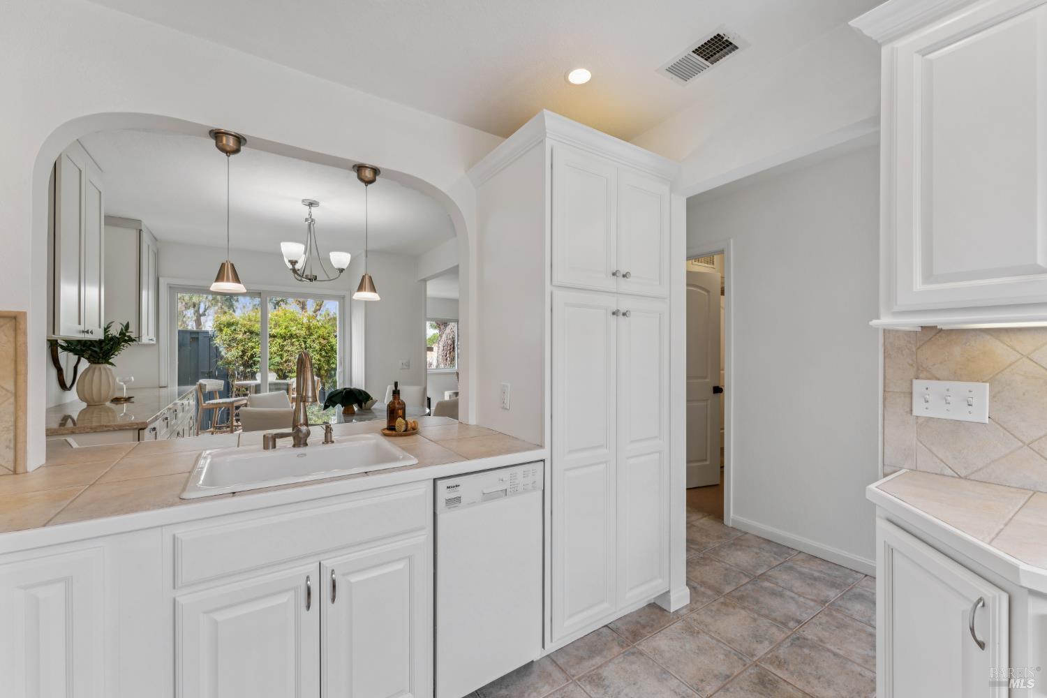 6 Coleridge Dr