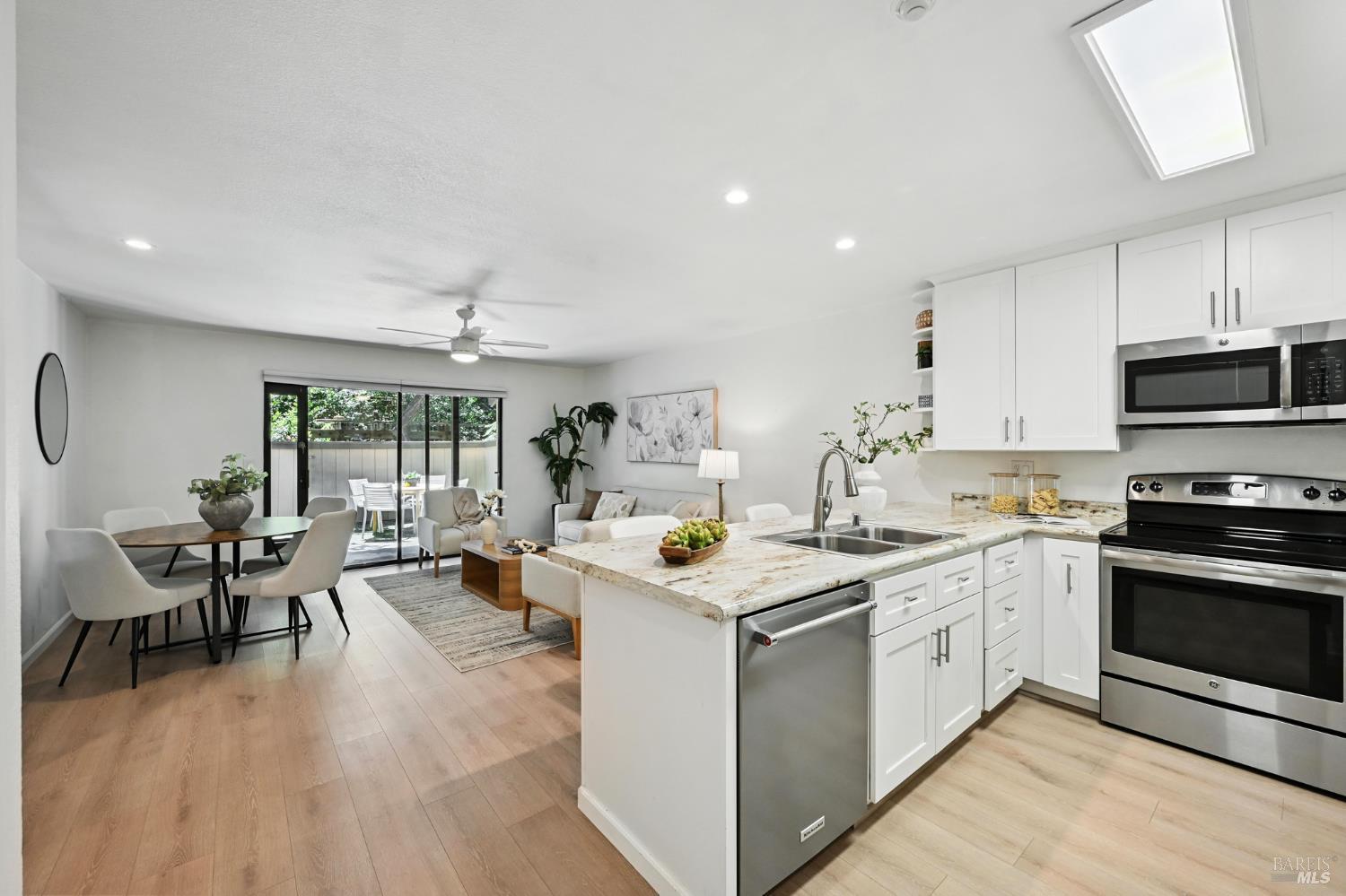 44 Creek Ct