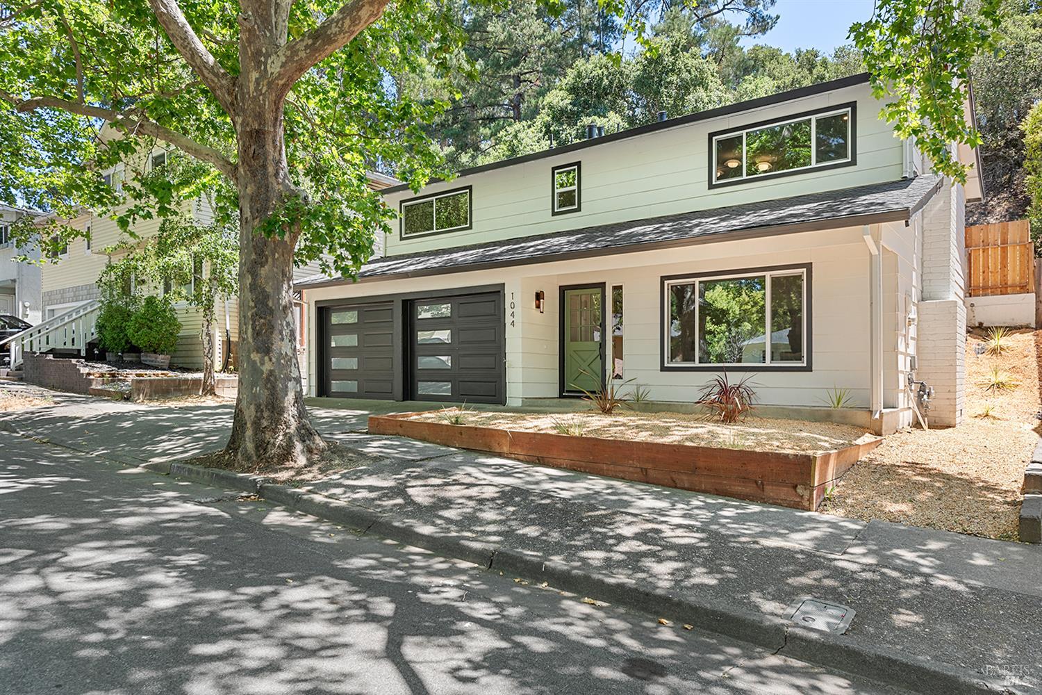 1044 W McNear Ave