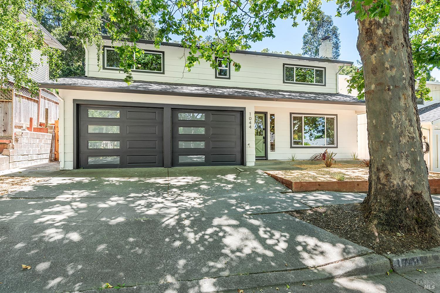 1044 W McNear Ave