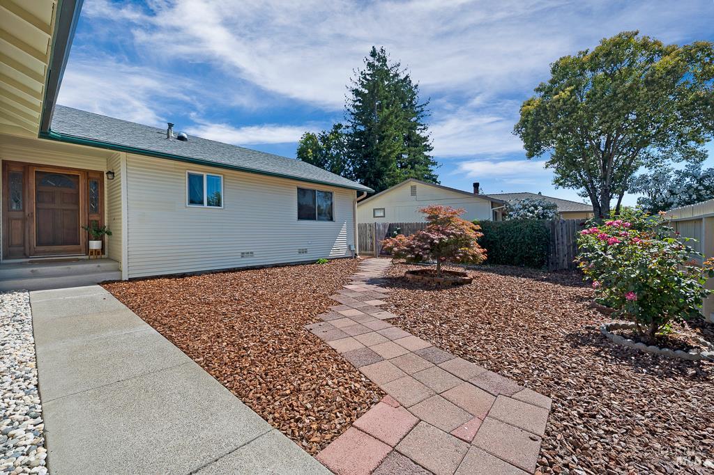 5012 Parkhurst Dr