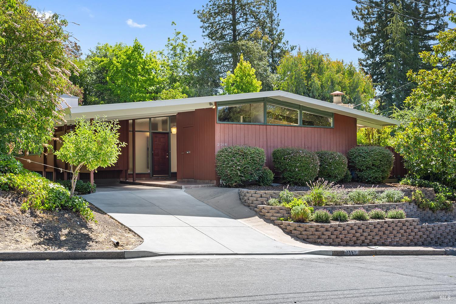 2168 Beverly Way