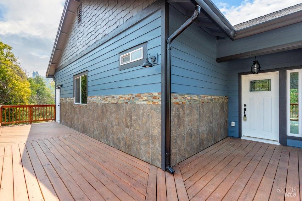 1140 Redbud Dr