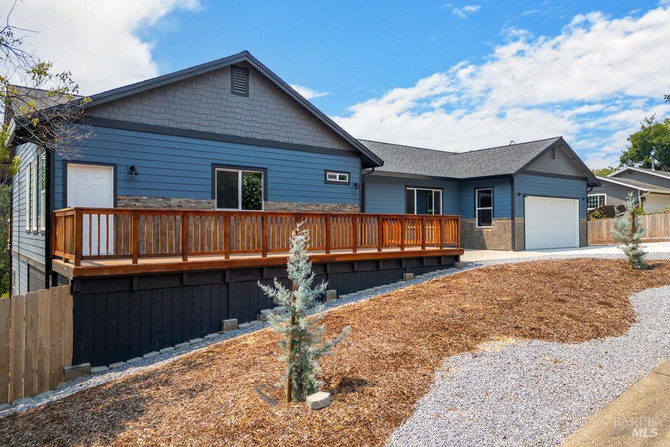 1140 Redbud Dr