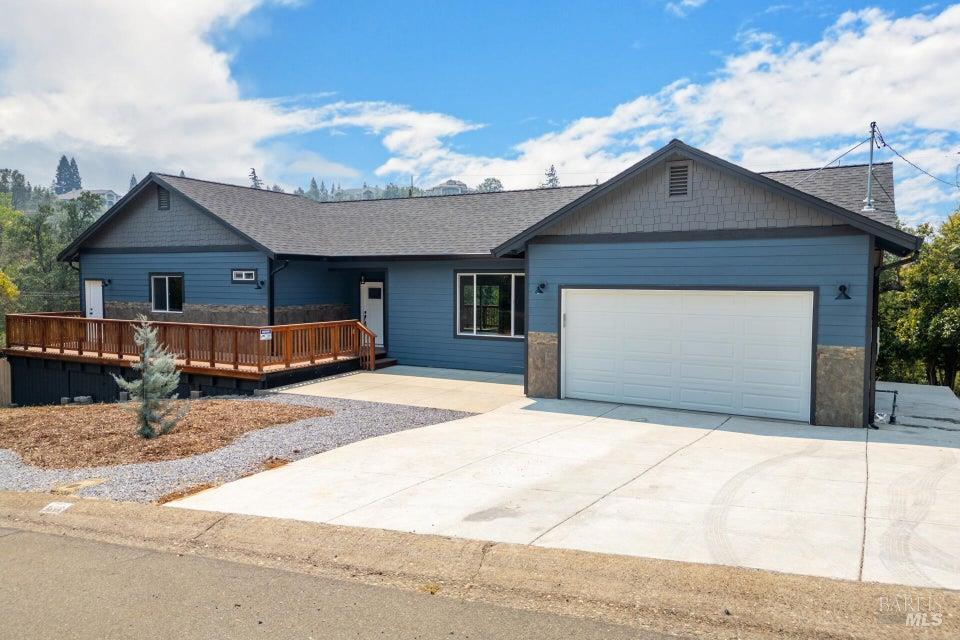 1140 Redbud Dr