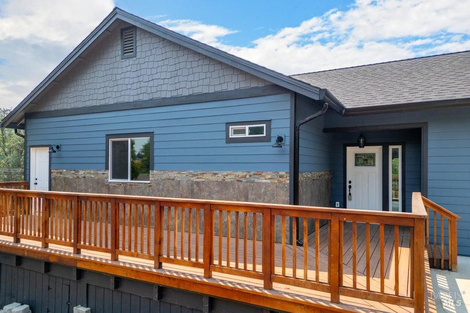 1140 Redbud Dr