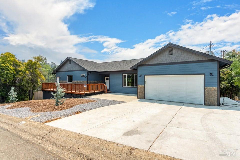 1140 Redbud Dr