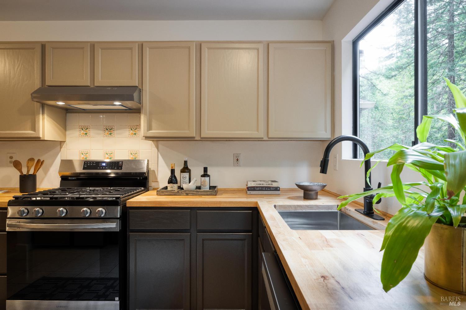 19395 Hidden Valley Rd