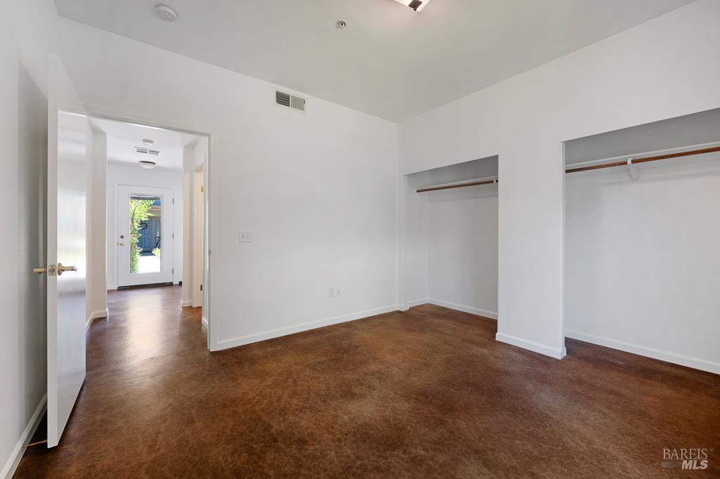439 Sequoia Ln
