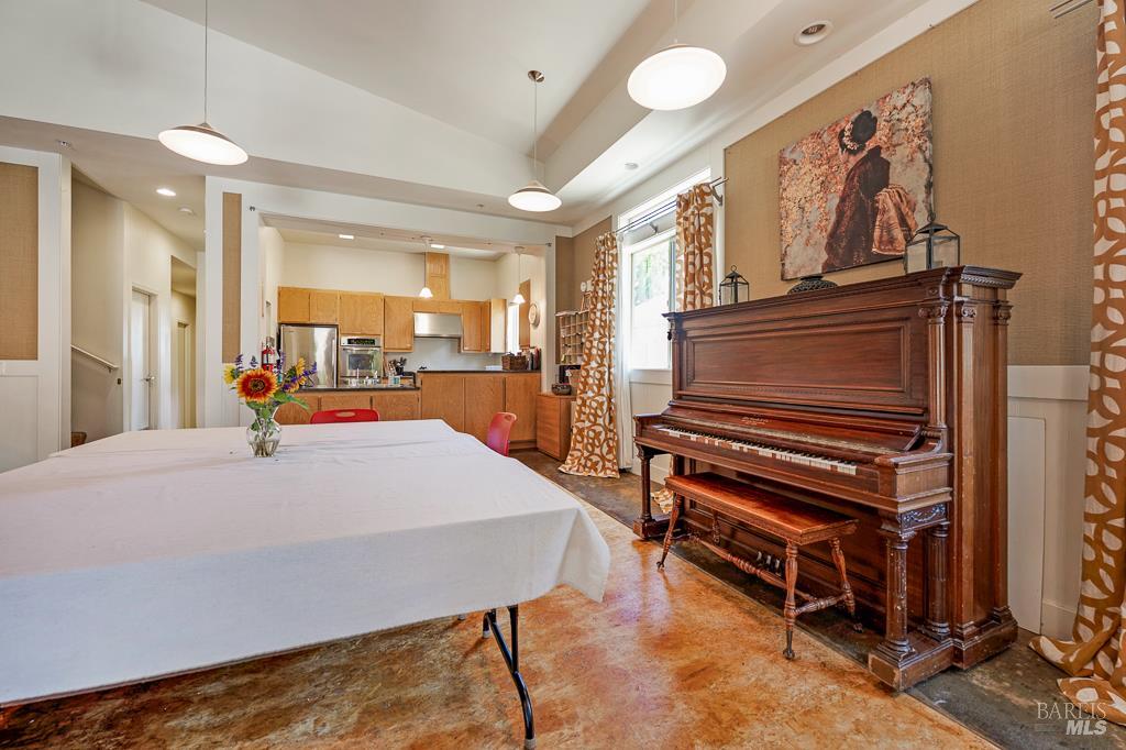 439 Sequoia Ln